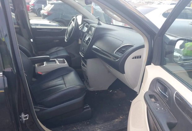 Chrysler Town &amp; Country cena 33000 przebieg: 145441, rok produkcji 2014 z Rzgów małe 37